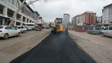 Hükümet Bulvarı’nda altyapının ardından üstyapı onarımına geçildi