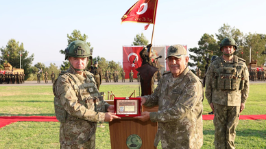 Kahramanmaraş’ta 2’nci Zırhlı Tugay Komutanlığı’nda sancak ve görev teslimi