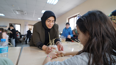Kahramanmaraş’ta anne ve çocuklar Rattan örgü atölyesinde buluştu