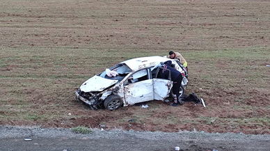 Kahramanmaraş’ta hurdaya dönen araçtan 2 kişi yaralı kurtarıldı