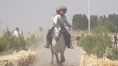 Kahramanmaraşlı Şahan Emir, at üstündeki başarısıyla göz dolduruyor