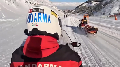 Kalp krizi geçiren kişi JAK'ın kar motoruyla ambulansa ulaştırıldı