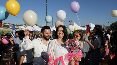 Kanseri yenen 3 yaşındaki Deniz için gökyüzüne balonlar bırakıldı