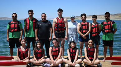 Kayseri'nin ilk lisanslı kano sporcuları, Yamula Barajı'nda kürek çekiyor