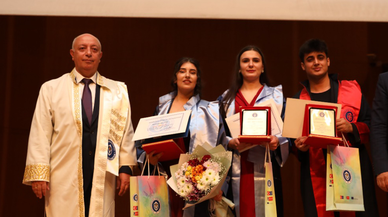 KİÜ mezuniyet töreninde şehitlere saygı