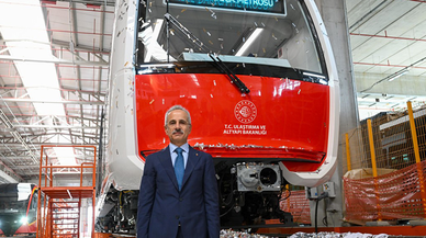 Milli ve yerli sürücüsüz ilk metro aracı raylarda