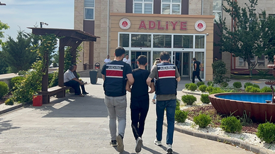Motosikletin arkasına bağladığı köpeği metrelerce sürükledi