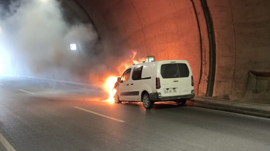 Necip Fazıl Kısakürek Tüneli’nde araç yangını paniğe neden oldu