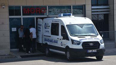 Otomobilin çarptığı baba ve oğlu öldü