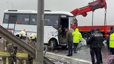 Polis memurlarını taşıyan araç kaza yaptı!  1 polis şehit oldu