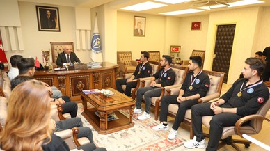 Rektör Bakan, USARGames 2025 şampiyonlarını ağırladı