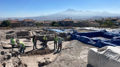 Roma dönemine ait çocuk ve yetişkin mezarı bulundu