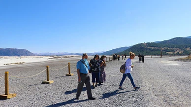 Salda Gölü'nün Beyaz Adalar bölgesinde göle ve plaja giriş kapatıldı