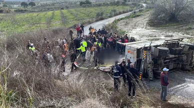 Şarampole devrilen kamyondaki 1 kişi öldü, 2 kişi yaralandı
