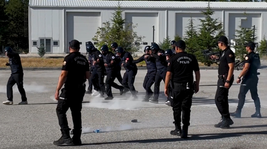 Savaş muhabirleri sahada karşılaşacakları koşullara hazırlanıyor