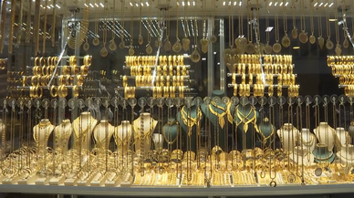 Sevgililer Günü için gençler gümüş, yetişkinler altın tercih ediyor