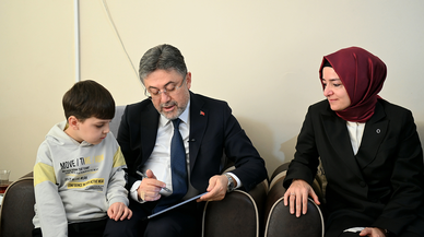 Tarım ve Orman Bakanı Yumaklı, afetzede aileye konuk oldu