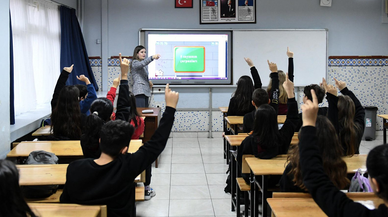 TİKAV'dan depremzede üniversite öğrencilerine burs desteği
