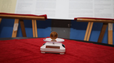 Türkiye Cumhuriyeti'nin ilk altın parası 100. yılında Antalya'da sergilendi