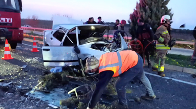 Üç otomobilin karıştığı kazada 2 kişi ölü, 5 kişi yaralandı