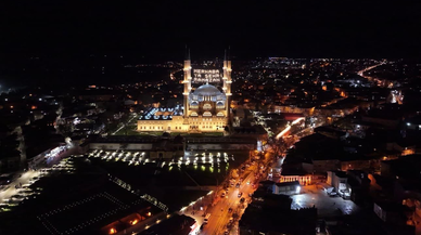 Vakıflar günde 100 bin kişiye iftar veriyor