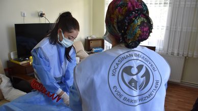Yatağa bağımlı hastalara kişisel bakım hizmeti