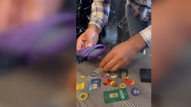 Yıkamacı, halı arasında bulduğu altınları sahibine teslim etti