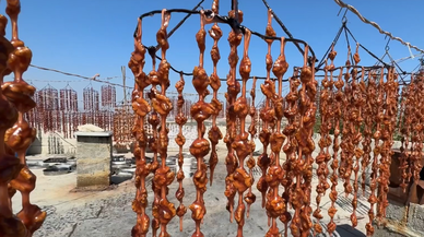 Yöresel cevizli sucuk yapımı başladı