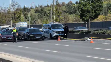 Afiş asarken üst geçitten düşen kişi hayatını kaybetti