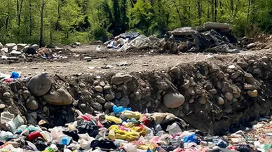 Açık alana çöp döken belediyeye hem ceza hem de suç duyurusu