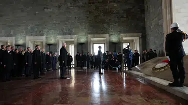 Devlet erkanı, Anıtkabir'de Ata’nın huzurunda