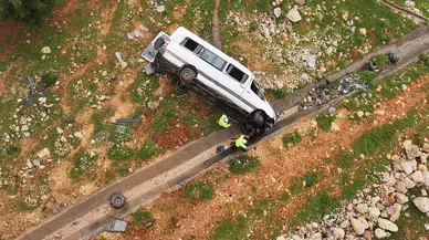 Gaziantep'te devrilen işçi servisindeki 16 kişi yaralandı