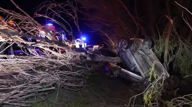 Sivas’ta devrilen otomobildeki 1 kişi öldü, 4 kişi yaralandı