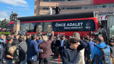 CHP Genel Merkezi önünde partililer arasında gerginlik