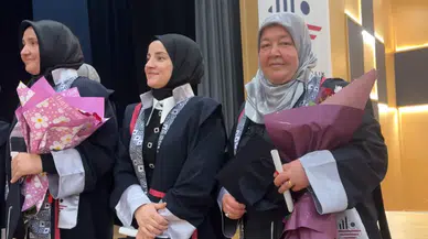 53 yaşındaki ev hanımı üniversiteden mezun oldu