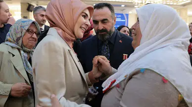 Bakan Göktaş, kahramanların anne ve eşleriyle buluştu