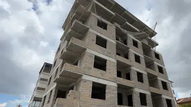 İnşaatın 4. katından düşen işçi ağır yaralandı