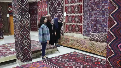 Van ve Hakkari'nin kilim motifleri öyküleriyle gelecek kuşaklara aktarılıyor