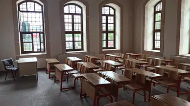 Depremlerde hasar 115 yıllık tarihi okulun restorasyonu tamamlandı