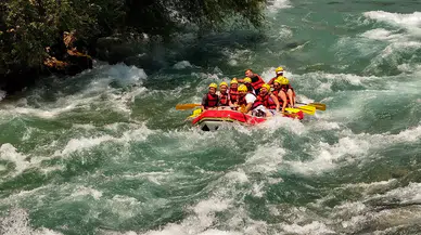 Köprülü Kanyon'da rafting, turizmin yanı sıra istihdamı da büyütüyor