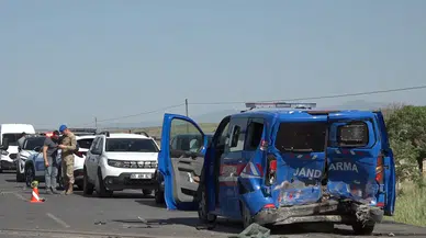 Ticari araç jandarma aracına çarptı! 1 uzman çavuş şehit oldu