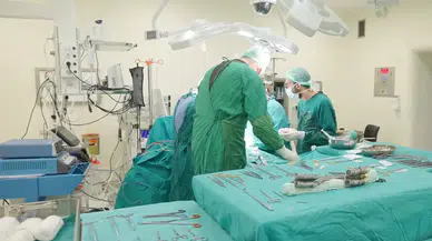 İnönü Üniversitesi sekizli çapraz karaciğer nakliyle dünyada bir ilke imza attı
