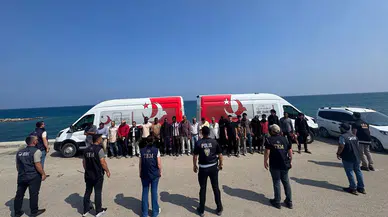 Hatay'da 21 yabancı uyruklu İl Göç İdaresi Müdürlüğüne götürüldü