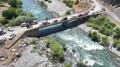 Çayda akıntıya kapılan kişi aranıyor