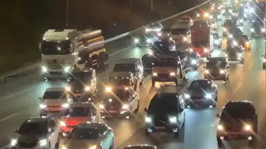 Bayram tatili dönüşü İstanbul girişinde trafik yoğunluğu
