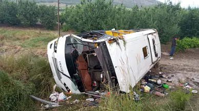 Isparta'da tur otobüsünün devrildiği kazada 5 kişi öldü, 25 yaralı