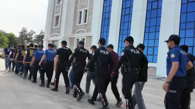 Sosyal medyada silah teşhiri yapan 14 zanlı gözaltına alındı