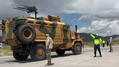 Pikap ile hafif ticari araç çarpıştı! 4 kişi öldü, 2 kişi yaralandı