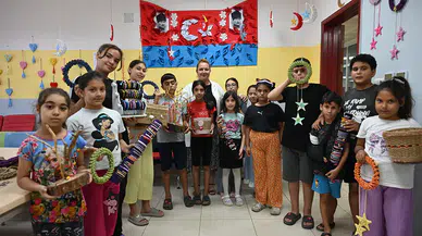 Öğrenciler yaz tatilinde atık malzemelerden dekoratif ürün tasarlıyor