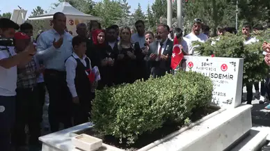 15 Temmuz kahramanı Ömer Halisdemir'in kabrinde dualar edildi